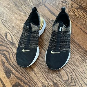 Ladies Nike slip on sneaker